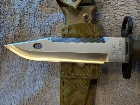 Vendo cuchillo-bayoneta M9A1 para el famoso fusil de asalto M16 americano. Es la bayoneta M9 fabricadas 10
