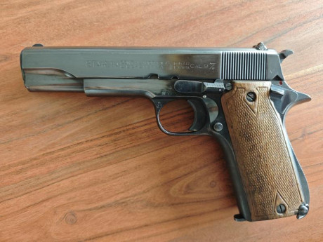 Se vende pistola Star B del calibre 9mm parabellum con año de fabricación 1943. El arma a nivel estético 02