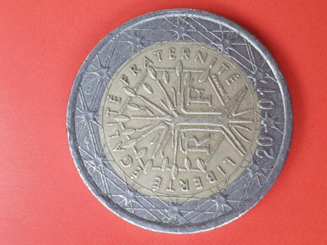 en cuanto estaría valorada ?
parece ser que las monedas de 2€  de este año están muy solicitadas....por 00