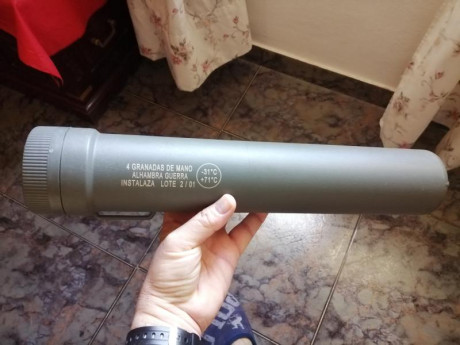 Vendo tubo deposito de 4 granadas de mano Alhambra Guerra Instalaza. Perfectamente conservado, sin suciedad, 00