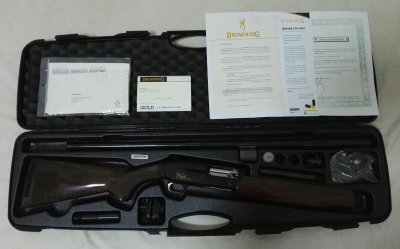 Escopeta semiautomática Browning por estrenar. Maderas perfectas. Precio, escuchó ofertas. 02