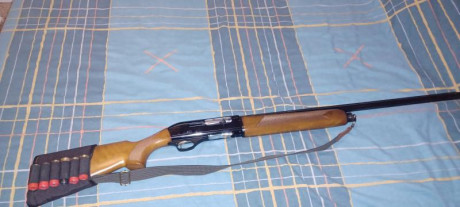 Impecable,la compré nueva en armeria Porras,Alicante
Apenas a tirado 10 cartuchos,no soy cazador
Caben 02
