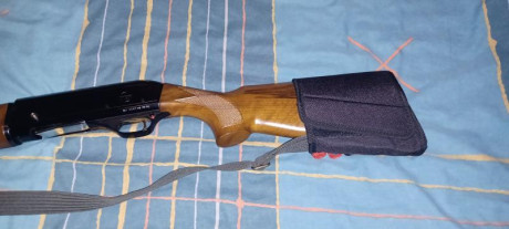 Impecable,la compré nueva en armeria Porras,Alicante
Apenas a tirado 10 cartuchos,no soy cazador
Caben 01