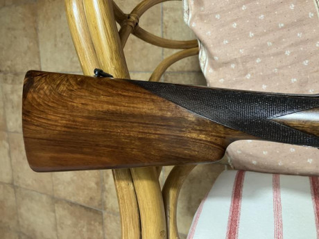 Buenas, un amigo vende esta escopeta, cañones a 66 cm con 2 y 3 décimas, muy buen estado y maderas originales 02