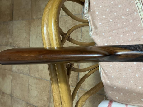 Buenas, un amigo vende esta escopeta, cañones a 66 cm con 2 y 3 décimas, muy buen estado y maderas originales 00