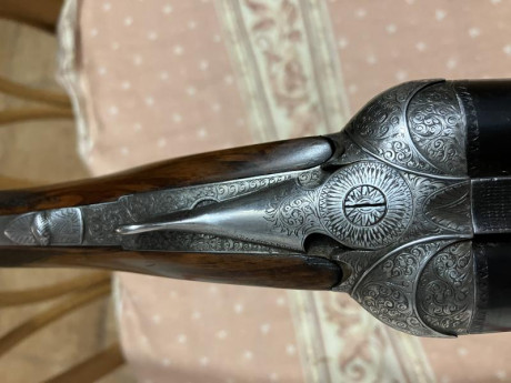 Buenas, un amigo vende esta escopeta, cañones a 66 cm con 2 y 3 décimas, muy buen estado y maderas originales 12