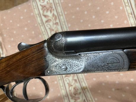 Buenas, un amigo vende esta escopeta, cañones a 66 cm con 2 y 3 décimas, muy buen estado y maderas originales 11