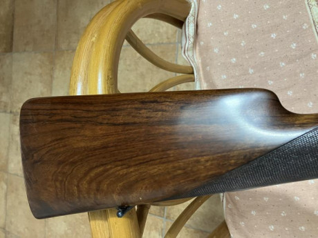Buenas, un amigo vende esta escopeta, cañones a 66 cm con 2 y 3 décimas, muy buen estado y maderas originales 10