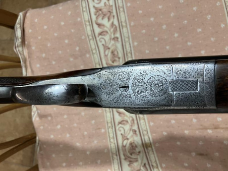 Buenas, un amigo vende esta escopeta, cañones a 66 cm con 2 y 3 décimas, muy buen estado y maderas originales 22