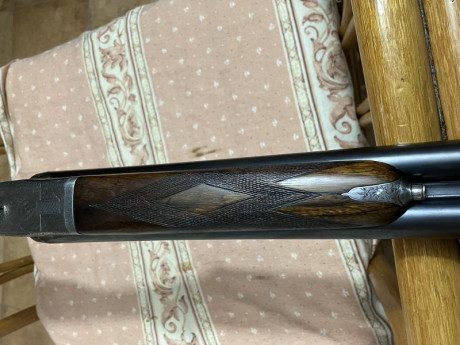 Buenas, un amigo vende esta escopeta, cañones a 66 cm con 2 y 3 décimas, muy buen estado y maderas originales 21