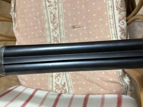 Buenas, un amigo vende esta escopeta, cañones a 66 cm con 2 y 3 décimas, muy buen estado y maderas originales 20