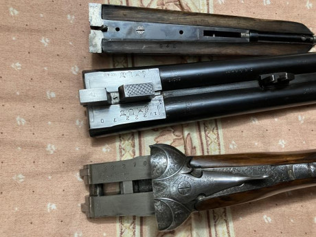 Buenas, un amigo vende esta escopeta, cañones a 66 cm con 2 y 3 décimas, muy buen estado y maderas originales 32
