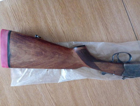 Escopeta Aguirre y Aranzabal, modelo Cosmos , monotiro del calibre 16/70, de una estrella de choque.
Restaurada 00