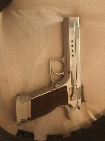 Vendo una tanfoglio limited custom del 9

La compré a un compañero que la usaba para precisión, muelles 01