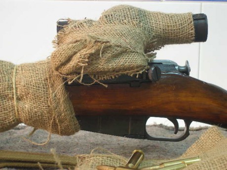 El Mosin-Nagant ..
es un rifle militar accionado por cerrojo, con cargador de cinco proyectiles, que 142