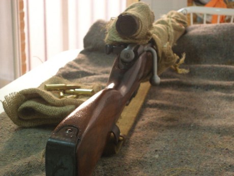El Mosin-Nagant ..
es un rifle militar accionado por cerrojo, con cargador de cinco proyectiles, que 141