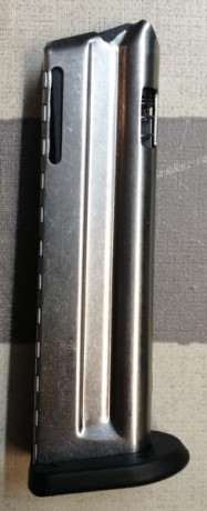 Tengo este cargador original Walther de calibre 22lr y 10 balas, esta preparado para montar en las Walther 00