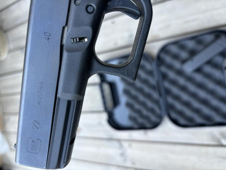 Se vende Glock22 calibre 40 tercera generación, prácticamente nueva sin uso, va con 2 cargadores, uno 00