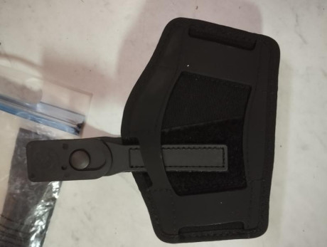 Vendo fundas Vega Hoster para pistola revolver paisano con clip de seguridad, precio 25€ y funda portacargador 10