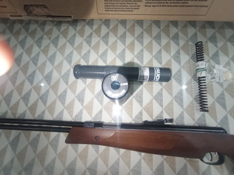 Se vende carabina HW 77. cal 4.5.Nueva..a estrenar.Complementos extra..Silenciador..muelle de 16 j..más 02