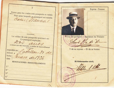  EN RECUERDO Y HOMENAJE A LOS QUE YA NO ESTÁN. 

Si pones en  GOOGLE    PASAPORTES EN LA MEMORIA   da 70