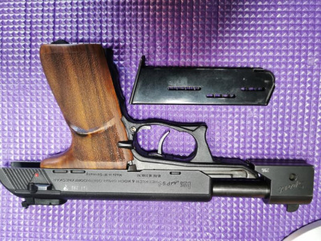 Expectacular pistola hk 9ps,con muchos repuestos, accesorios, docum original, banco de pruebas, maletin... 01