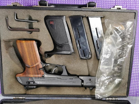 Expectacular pistola hk 9ps,con muchos repuestos, accesorios, docum original, banco de pruebas, maletin... 20