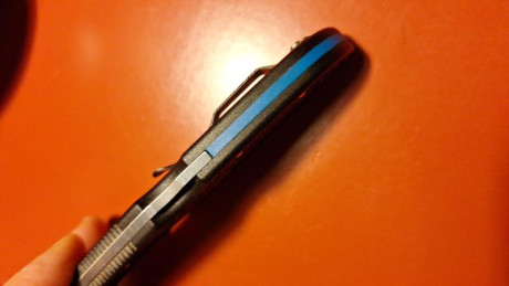 Buenas a todos,

SE VENDE:* 

Navaja tactica *SPYDERCO* ENDURA 4 edición policial.
La hoja viene gravada 00