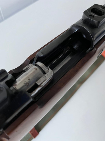 Un amigo vende este rifle CZ del calibre 7 Remington Magnum.  Incluye bipode y correa de transporte.  12