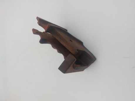 Vendo cacha Feinwerkbau original talla M para AW 93 sin retocar ni limar. Se encuentra en la provincia 02