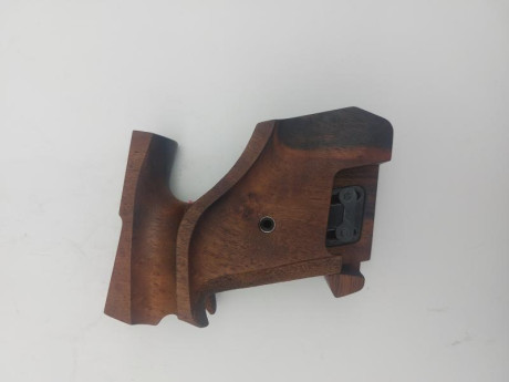 Vendo cacha Feinwerkbau original talla M para AW 93 sin retocar ni limar. Se encuentra en la provincia 01