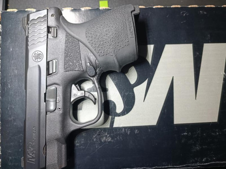 Vendo pistola Smith and Wesson M9P Shield 1.0 9 mm parabellum, comprada hace año y medio. Está nueva, 00
