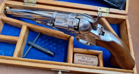 Vendo el lote de las fotografías, el revolver, nuevo, con solo los disparos necesarios para ponerlo a 01