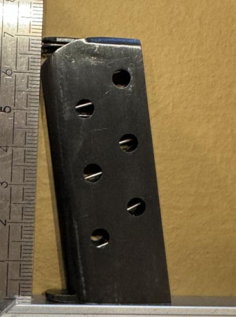Hola, tengo este cargador del 7,65mm. Por más que busco no encuentro el arma al que puede pertenecer. 02
