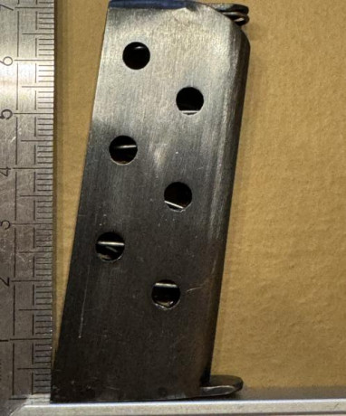 Hola, tengo este cargador del 7,65mm. Por más que busco no encuentro el arma al que puede pertenecer. 01