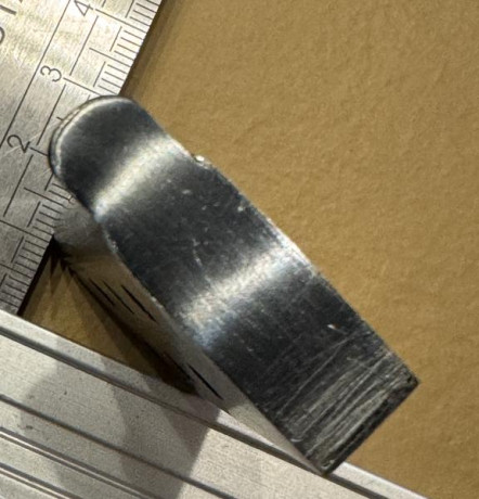 Hola, tengo este cargador del 7,65mm. Por más que busco no encuentro el arma al que puede pertenecer. 11