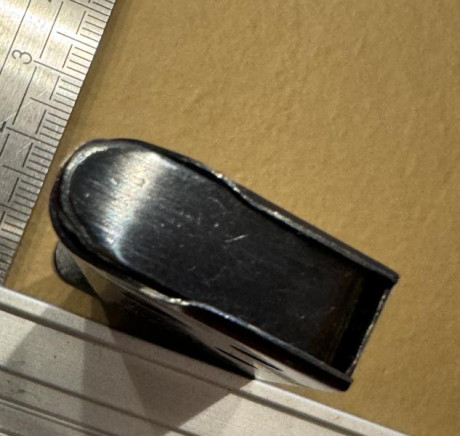 Hola, tengo este cargador del 7,65mm. Por más que busco no encuentro el arma al que puede pertenecer. 10