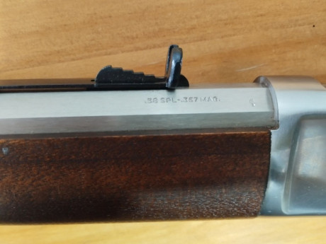 Un buen amigo me pide que le anuncie este  Amadeo Rossi  en calibre  .38 SPL/ .357 Magnum .
El arma está 11