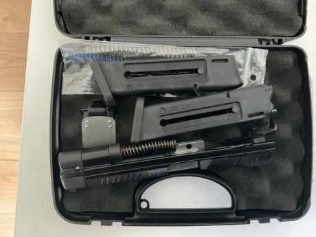 CZ Comprada hace dos años.
Cuenta con la corredera original 9 mmpb y la de 22 lr con 3 y 2 cargadores 01