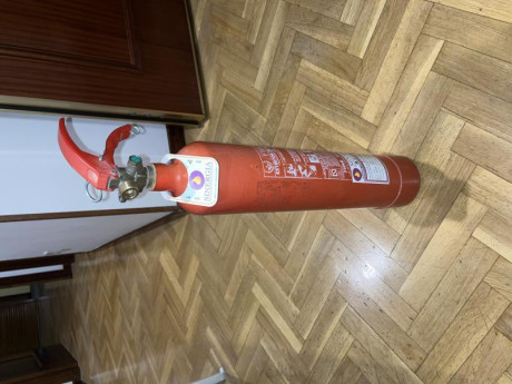 Se vende bombona co2
Tiene algo de gas pero no se cuanto
La he estado utilizando en una feinwerkbau
Esta 01