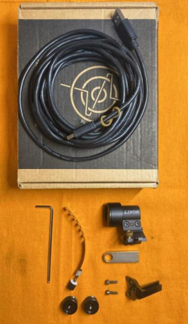 Kit de montaje para el sensor óptico—incluye la llave allen, el prisma de montaje con ajuste y la tira 00