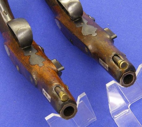 Voy a colocar unas fotos de un arma larga alemana de llave de mecha del siglo XVI. 112