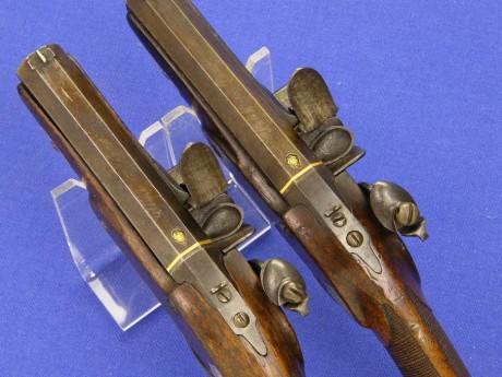 Voy a colocar unas fotos de un arma larga alemana de llave de mecha del siglo XVI. 110