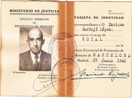  EN RECUERDO Y HOMENAJE A LOS QUE YA NO ESTÁN. 

Si pones en  GOOGLE    PASAPORTES EN LA MEMORIA   da 120
