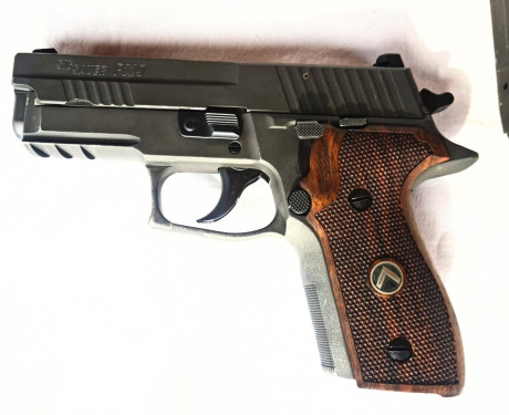 Se vende Sig Sauer P229 Legion 9 mm, unos 1500 disparos aproximadamente en galería. Arma compacta fabricada 02