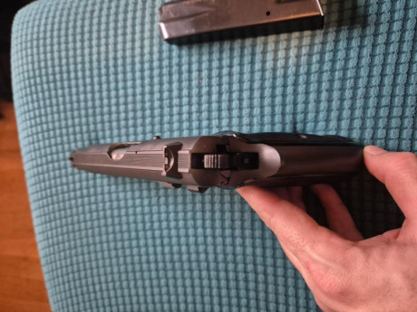Vendo CZ 75B en buen estado por 300€.
La pistola esta de origen.
Se vende con dos cargadores.
La pistola 02