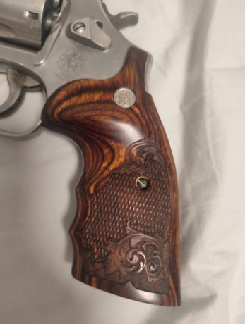 Vendo Smith wesson revolver 357 Magnum 4 pulgadas impecable..sin usar . Fue un capricho . 750 euros. Con 02
