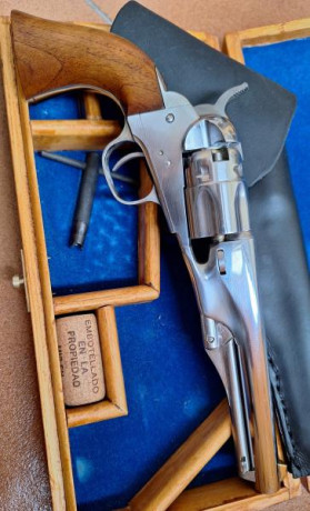 Vendo el lote de las fotografías, el revolver, nuevo, con solo los disparos necesarios para ponerlo a 11