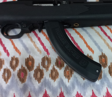      ***RETIRADO DE LA VENTA***   

Vendo cargador original para Ruger 10/22, de 25 cartuchos, modelo 11