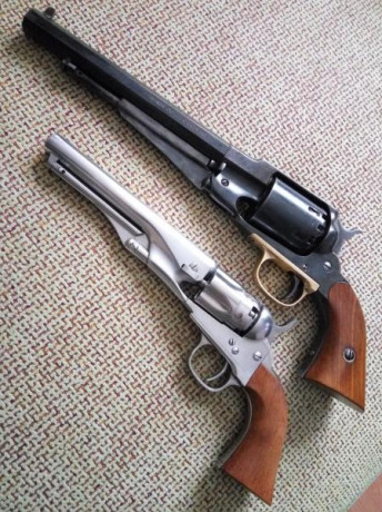 Vendo el lote de las fotografías, el revolver, nuevo, con solo los disparos necesarios para ponerlo a 21